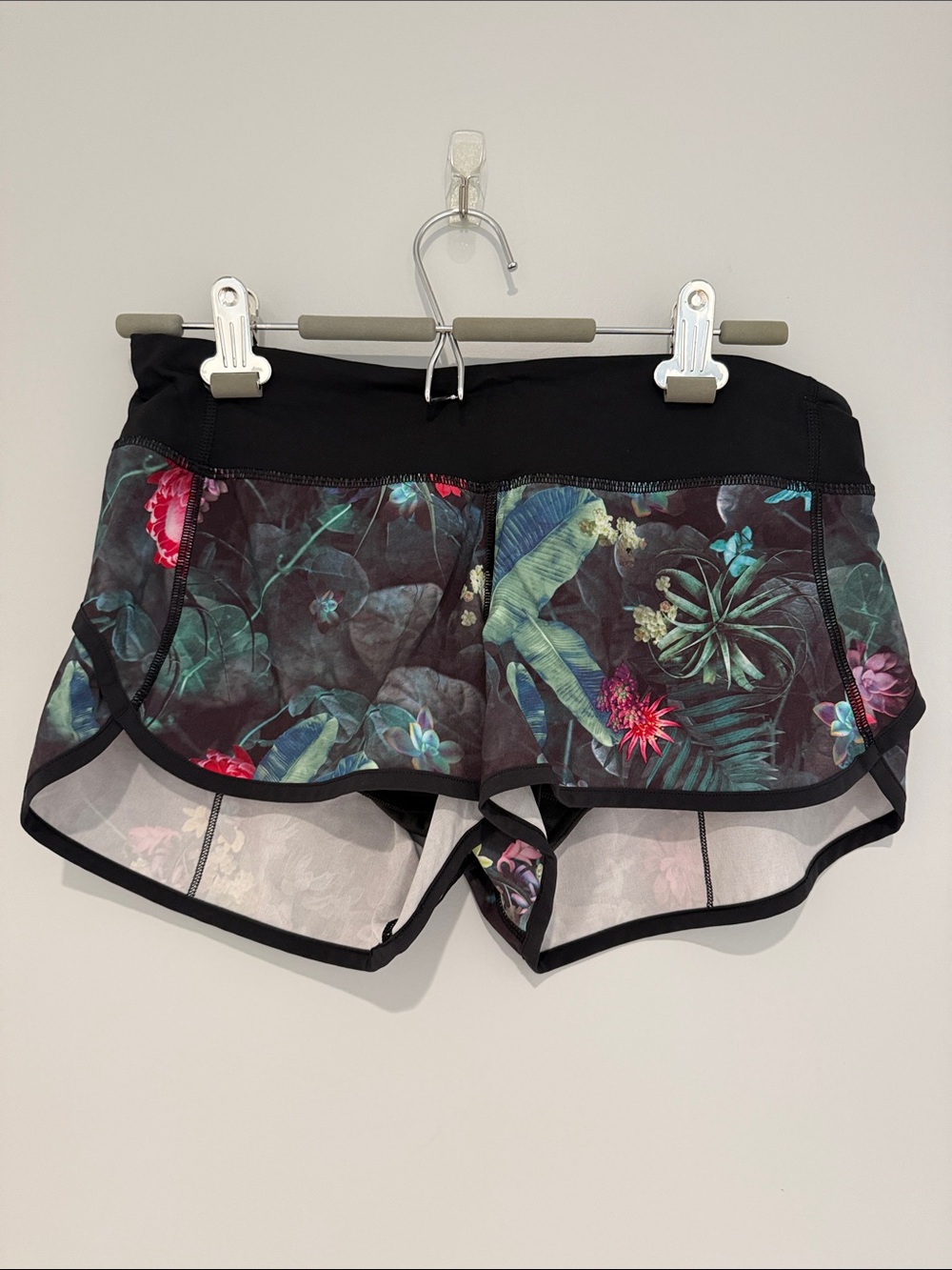 Lululemon Speed Short size 6
